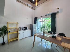 Kuchyň nebo kuchyňský kout v ubytování Boxsoon Nimman 6 # 3beds 4bahts + 14 fotografií