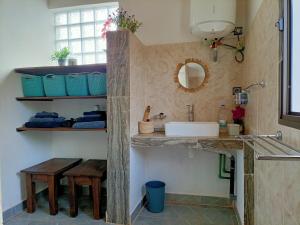 A kitchen or kitchenette at Maison d'hôtes Akany Fifaliana