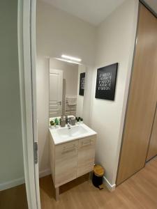 a bathroom with a sink and a mirror at Appartement centre-ville * RDC * clim * WIFI * Haut de gamme * in Angoulême +31 photos