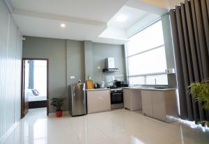 Kuchyň nebo kuchyňský kout v ubytování Quest Colombo Residencies