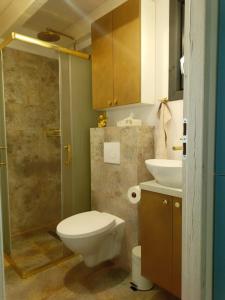 Koupelna v ubytování Domek na Kaszubach, Borowy Młyn, jezioro Gwiazda, sauna, 3 + 34 fotografií