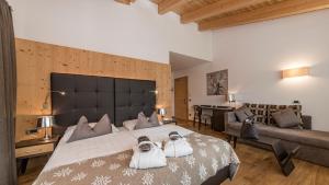Postel nebo postele na pokoji v ubytování Hotel Ciasa Soleil