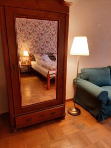 a mirror in a room with a bed and a couch at barrierefreie Apartments in Kerken
