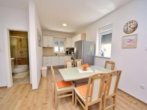 Kuchyň nebo kuchyňský kout v ubytování Apartment Baba Nevenka by Interhome