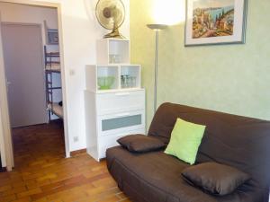 Χώρος καθιστικού στο Apartment Les Aigues Marines-19 by Interhome