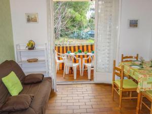 Χώρος καθιστικού στο Apartment Les Aigues Marines-19 by Interhome