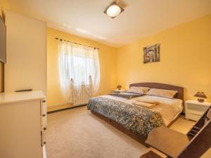 Posteľ alebo postele v izbe v ubytovaní Apartment Markulin by Interhome