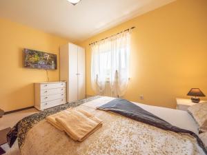 Posteľ alebo postele v izbe v ubytovaní Apartment Markulin by Interhome