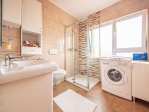 Kúpeľňa v ubytovaní Apartment Markulin by Interhome