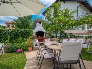 Vonkajšia záhrada v ubytovaní Apartment Markulin by Interhome