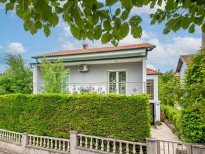 Vonkajšia záhrada v ubytovaní Apartment Markulin by Interhome