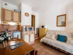 Kuchyň nebo kuchyňský kout v ubytování Apartment Val des Chênes-4 by Interhome