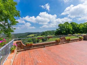 a balcony with a bench and a fence with flowers at Holiday Home Poggio al Colle by Interhome in San Vivaldo