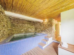 Bazén v ubytování Holiday Home La Grande Aia by Interhome nebo v jeho okolí