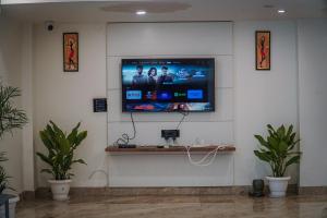 TV a/nebo společenská místnost v ubytování The Leaf Studio Medanta