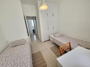 Postel nebo postele na pokoji v ubytování Mattis Seafront Beachhouse