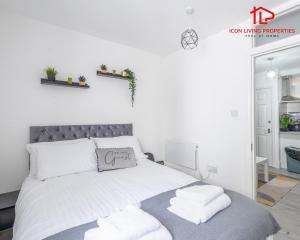Arch-View Apartment 1 By Icon Living Properties Short Lets & Serviced Accommodation Wembley 객실 침대