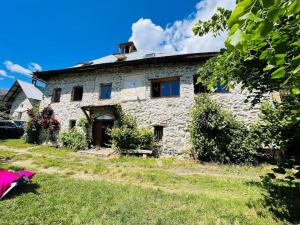 Foto de la galeria de Beau Corps de Ferme de 400 m2 à Barcelonnette a Aubrée