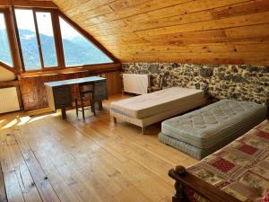 Foto de la galeria de Beau Corps de Ferme de 400 m2 à Barcelonnette a Aubrée