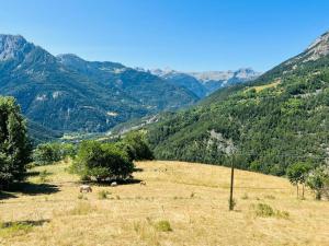 Foto de la galeria de Beau Corps de Ferme de 400 m2 à Barcelonnette a Aubrée