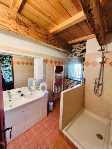 Foto de la galeria de Beau Corps de Ferme de 400 m2 à Barcelonnette a Aubrée