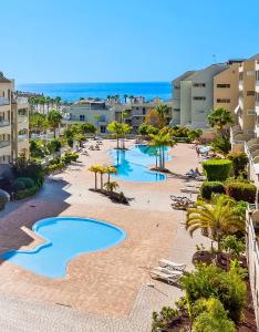 an aerial view of a resort with two pools at Luxuriöse Duplex Ferienwohnung in sehr ruhiger Wohnanlage mit Meerblick in Palm-mar