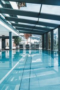 Bazén v ubytování Hotel Ciasa Soleil nebo v jeho okolí