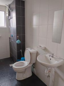 Koupelna v ubytování Al Fateh Homestay Apartment in Putrajaya