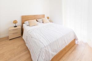 Ένα ή περισσότερα κρεβάτια σε δωμάτιο στο MARNE I - 2 PIÈCES - CARRÉ D'OR Menton