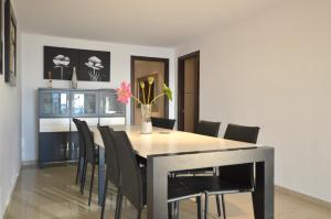 a dining room with a table and chairs at Apartamento delante del mar in Can Pastilla