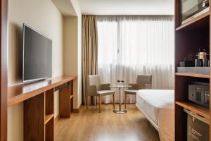 TV a/nebo společenská místnost v ubytování Hotel SB Diagonal Zero 4 Sup