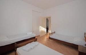 Postel nebo postele na pokoji v ubytování Shoreline Drive Beach House by "elite"