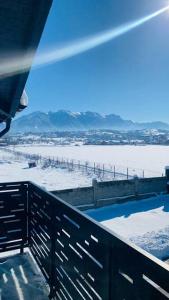 En generel udsigt til bjerge eller udsigt til bjerge taget fra villaen