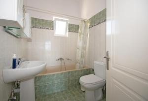 Koupelna v ubytování Shoreline Drive Beach House by "elite" + 15 fotografií