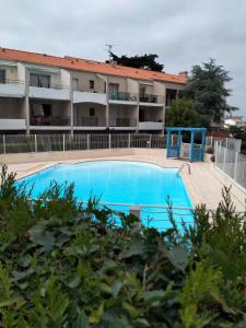 Swimmingpoolen hos eller tæt på T2 35 m2 st jean centre + 4 billeder