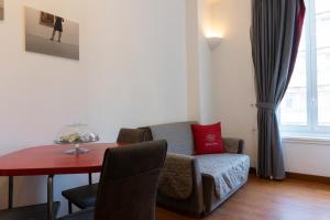 A seating area at Residenza Romana