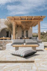 A seating area at Yialos Ios Hotel