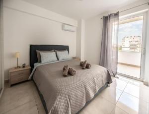 a bedroom with a bed with two teddy bears on it at Cozy 2-bedroom Apartment in Piraeus (ERM_E9) in Piraeus