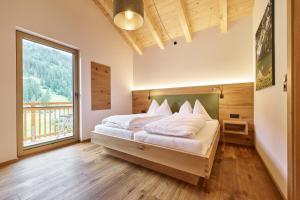 A bed or beds in a room at Ferienwohnungen Schwabhof