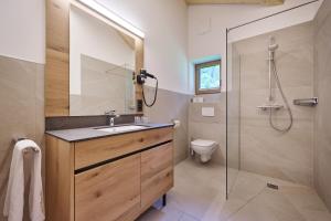 A bathroom at Ferienwohnungen Schwabhof