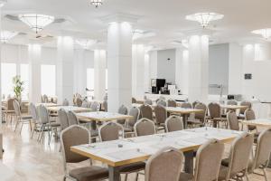 Restaurace v ubytování Hotel Los Delfines