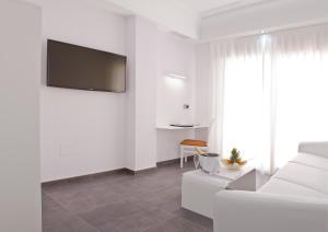 TV a/nebo společenská místnost v ubytování Hotel Los Delfines