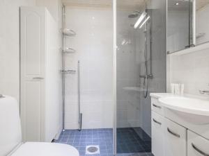 Koupelna v ubytování Holiday Home Vuorihuoneistot 510 by Interhome