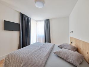 Voodi või voodid majutusasutuse Apartment Catrina 2-Zimmer Standard Apartment by Interhome toas