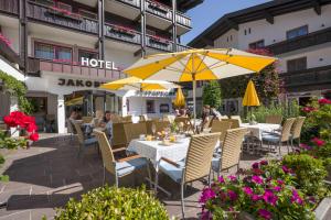Un restaurant u otro lugar para comer en Hotel Jakobwirt