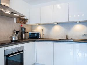 Cucina o angolo cottura di Apartment Lake Placid B5 by Interhome
