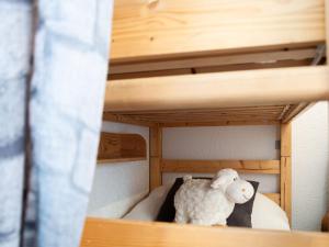 Letto o letti in una camera di Apartment Lake Placid B5 by Interhome