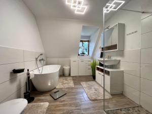 Uma casa de banho em Chalet Steirisch Ursprung by Interhome