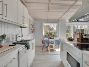Kitchen o kitchenette sa Holiday Home Solvejk - 1-5km to the inlet in Sealand by Interhome