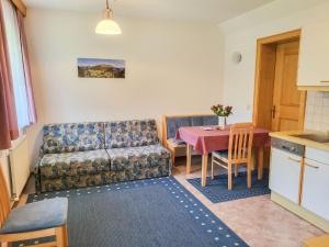 Kuchyň nebo kuchyňský kout v ubytování Apartment Sonnenschein B by Interhome